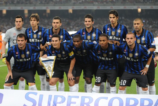 中超俱乐部欠薪问题严峻，准入审核难度大，职业化进程仍不完善。