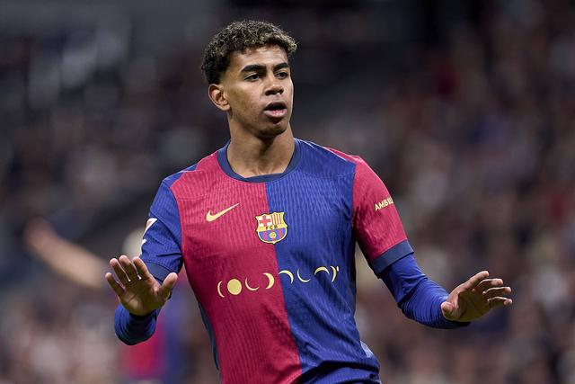 TA：因现代足球重视边路与攻防转换，菱形中场阵型已几乎绝迹