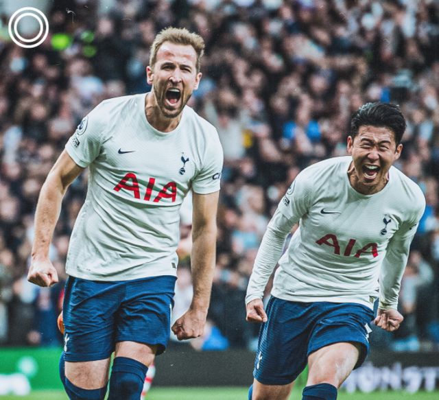 詹姆斯助攻队友完成精彩扣篮