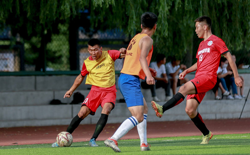 杜兰特关键补篮逆转比赛