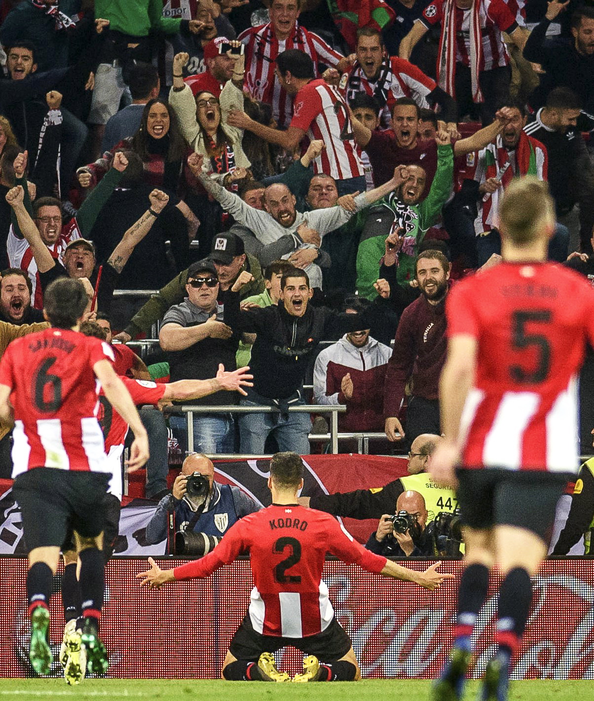 克尔费尔德：成为首位单场对诺伊尔打进两个点球的人？太棒了