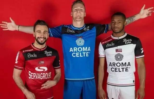 1-2！阿森纳遭读秒绝杀！曼城3-0大胜差2分，日本中场绝平利物浦